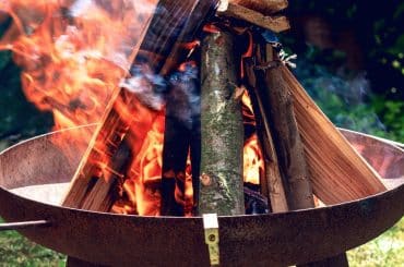Top 3 Feuerschalen für Rasenflächen