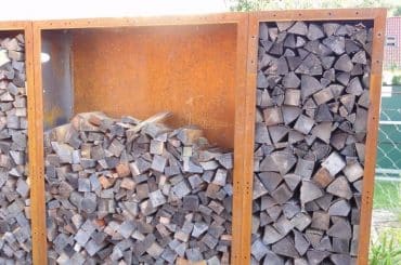 Kaminholzregal aus Cortenstahl