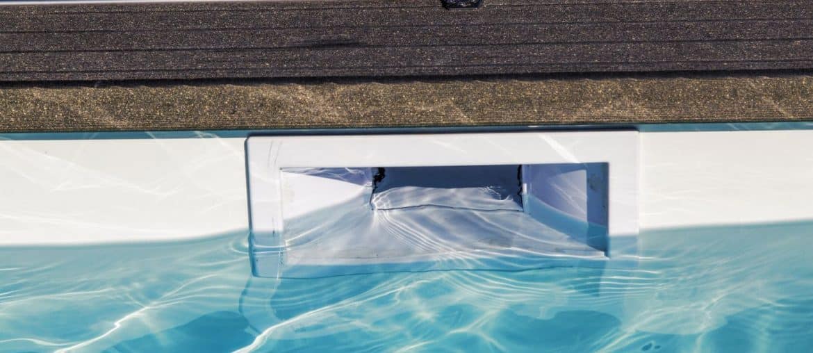 Skimmer oder Überlaufrinne Wasserkreislauf im Pool