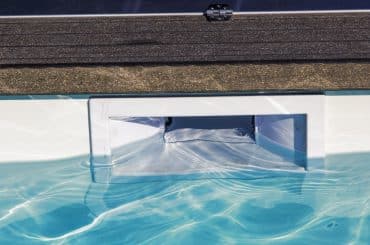 Skimmer oder Überlaufrinne Wasserkreislauf im Pool