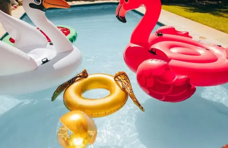 5 verrückte Luftmatratzen für den Pool